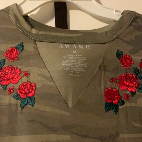 NWOT Womens Tee - Picture 3 of 4